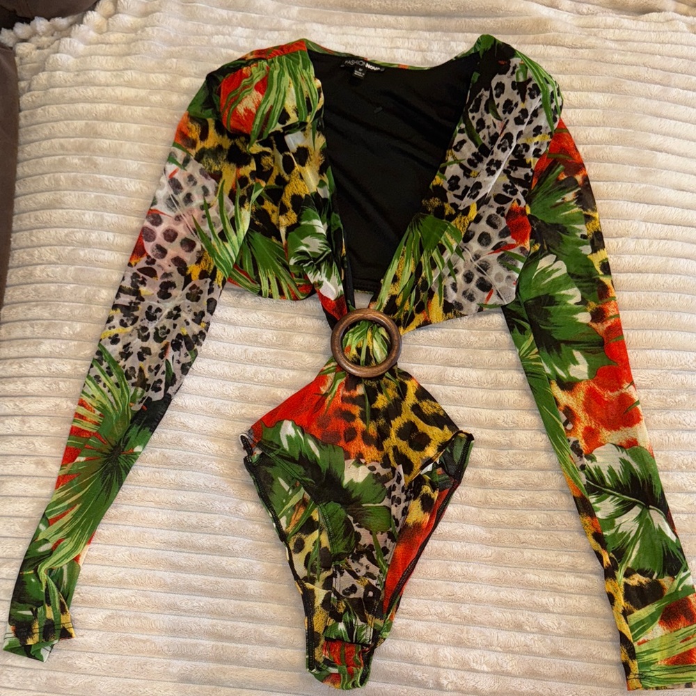 🌴 Tropical, long-sleeved Body-suit -Size M